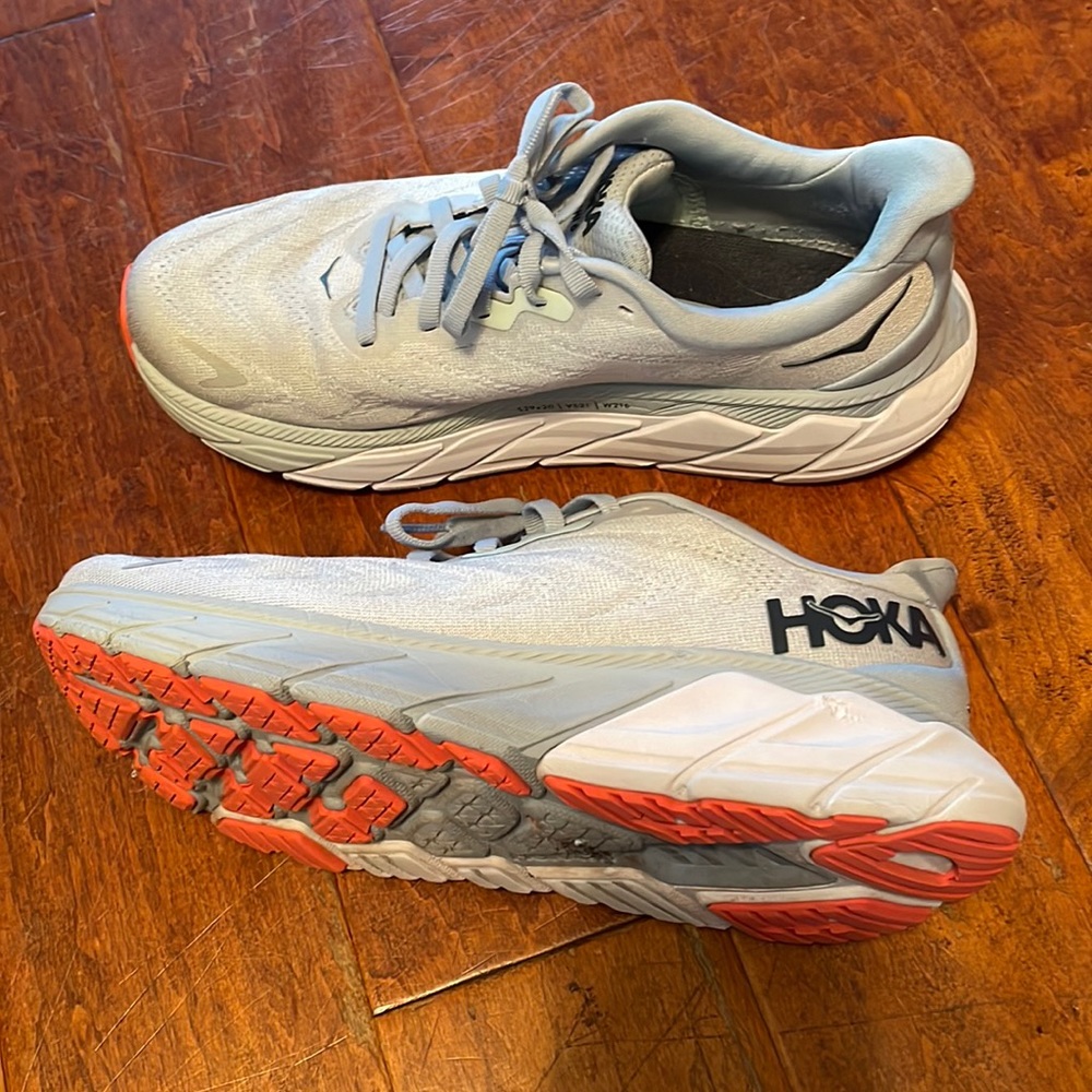 Hoka Arahi 6; size 6.5
